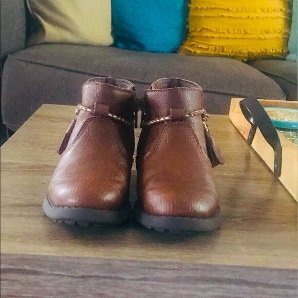 OSHKOSH B’GOSH “Size 6” Boots - Picture 3 of 6